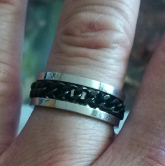 Unisex silver Band ring  black spinning chain New with tags ! - Picture 5 of 5
